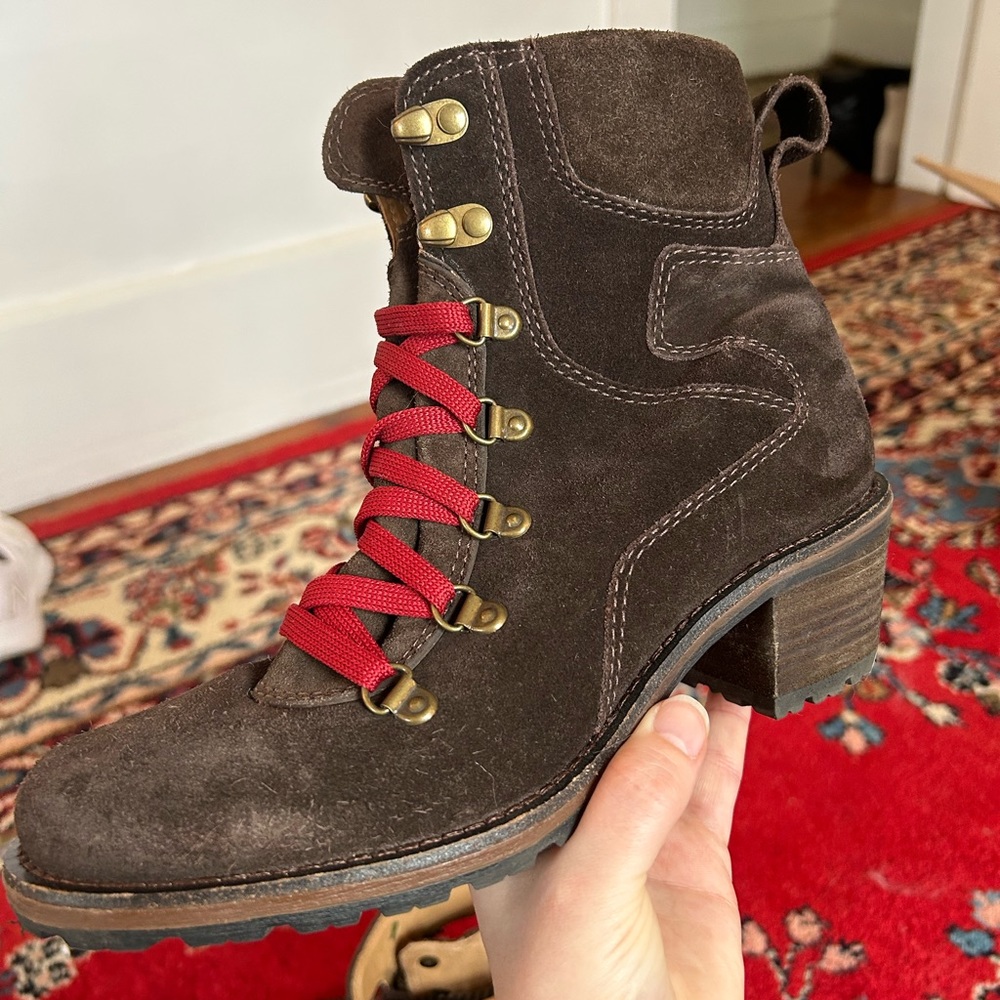 LL Bean brown lace up boots